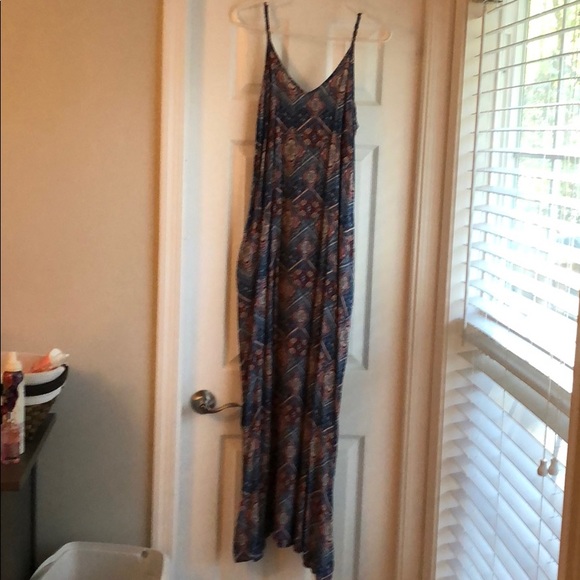 Dresses & Skirts - Maxi dress with pockets!